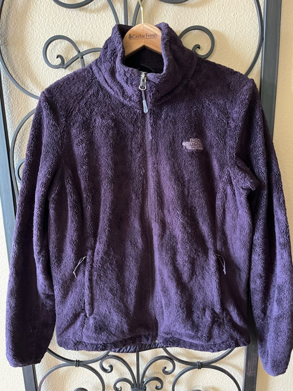 The North Face Women's Plush Fleece Jacket - Plum